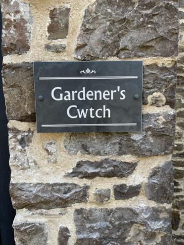 兰代洛Gardener'S Cwtch, Llwynhelig Manor公寓 外观 照片